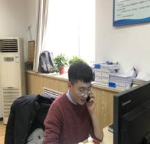 365英国上市公司官网入口侯勇老师和受资助员工家庭2